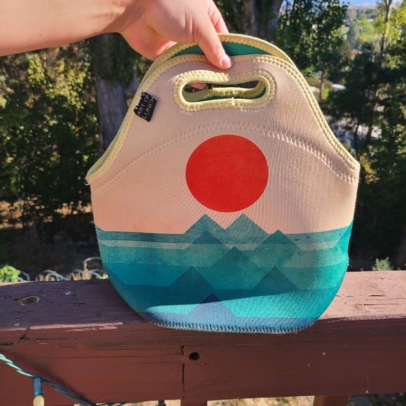 Art of Lunch Insulated Lunch Bag with Sunrise Geometric Design for Picnics - Picture 8 of 8